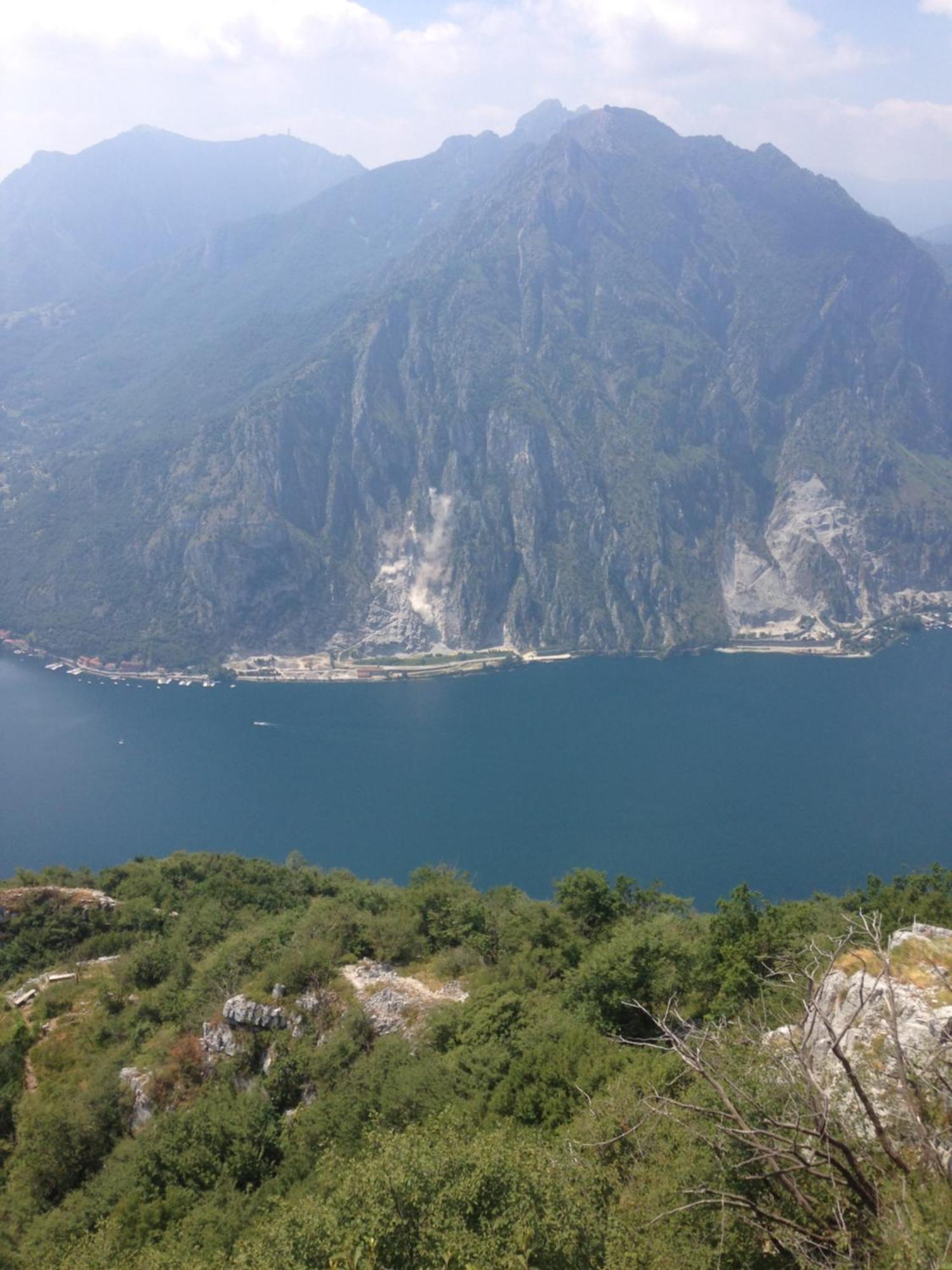 Montebello Lake Леко Екстериор снимка